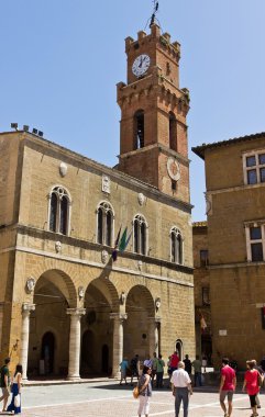 Pienza İtalyan köy merkezi kare görünümü
