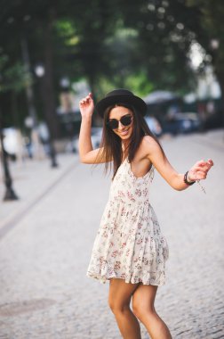 genç kadın açık havada güzel