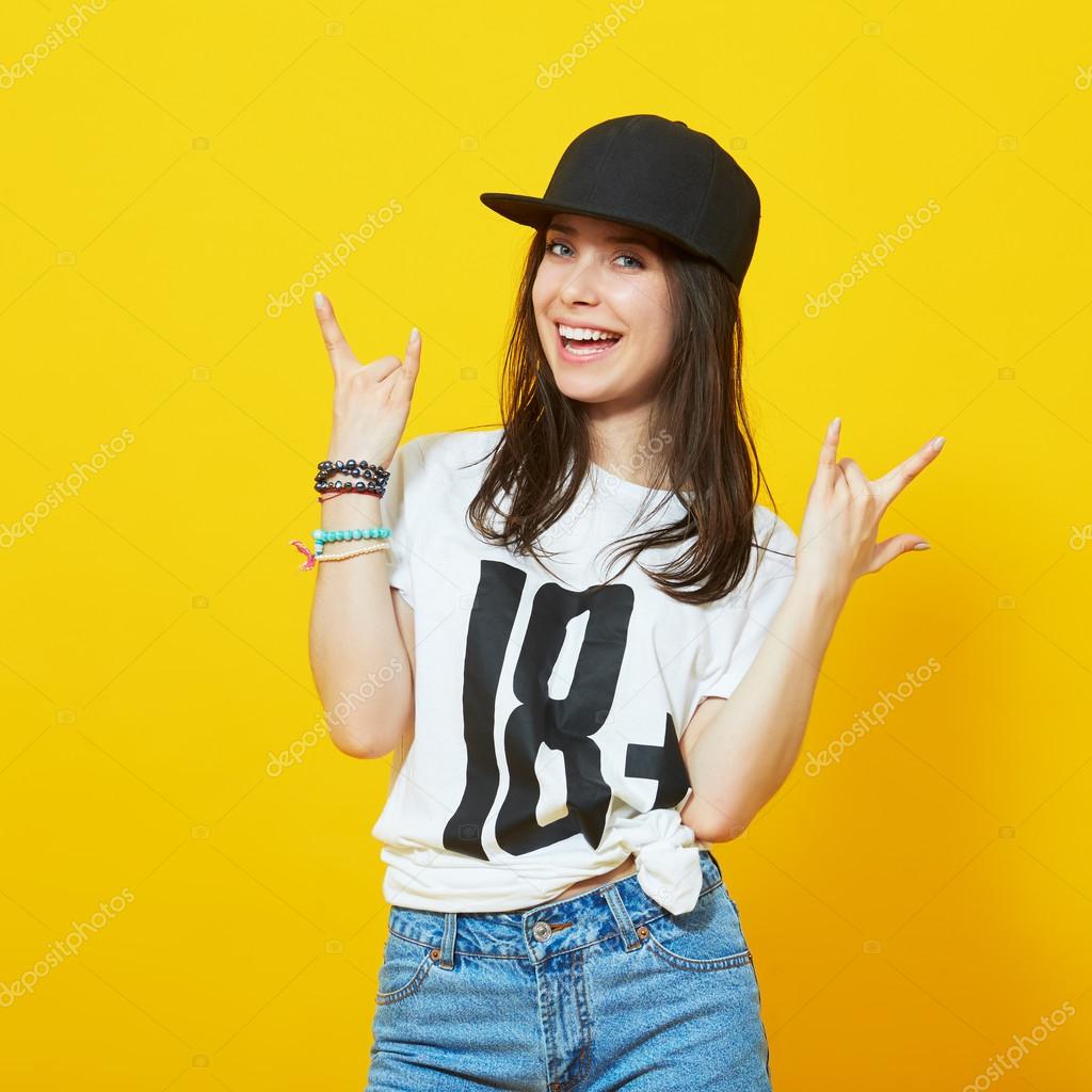 Hip Hop Giyim Tarzı Nedir Nasıl Yapılır Müzik ve Kıyafetleri Hip Hop Giyim Tarzı Nedir Nasıl Yapılır Müzik ve Kıyafetleri