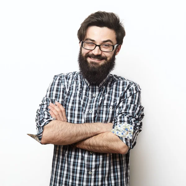 Porträtt av glad ung man med skjorta och glasögon — Stockfoto