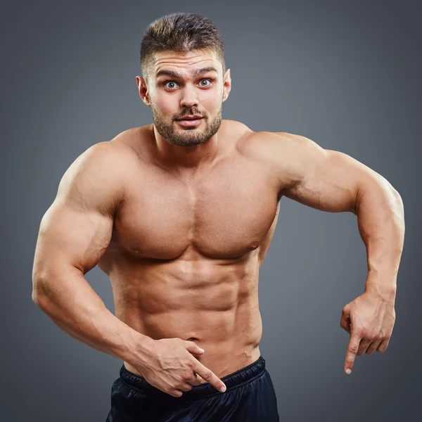 Ritratto di uomo muscoloso — Foto Stock