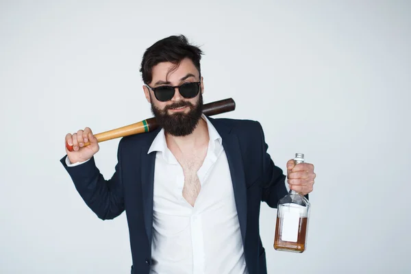 Serious angry man holding a bat — Stock Photo, Image