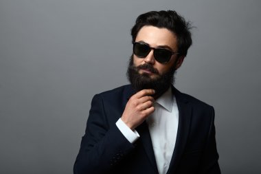 İşadamı sabitleme saç ve yasaktır