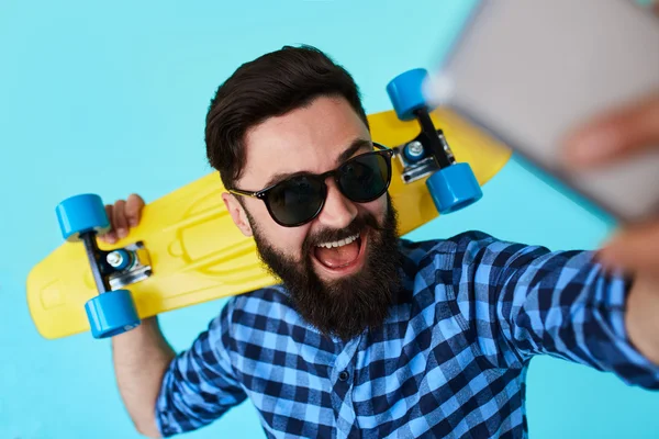 Young bearded hipster man makes a selfie — Stock Photo, Image