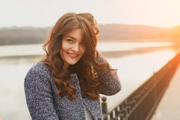 Hermosa joven mujer — Foto de Stock