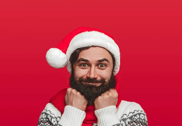 Lustiger Mann mit Weihnachtsmütze — Stockfoto