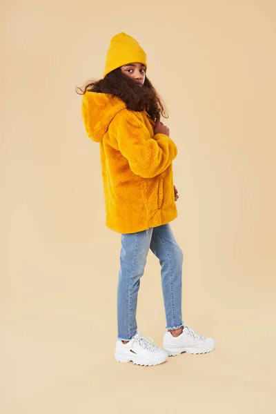 Κομψό hipster κορίτσι σε ζεστή στολή χειμώνα — Φωτογραφία Αρχείου
