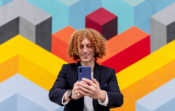 Cheerful stylish man taking selfie on smartphone — Stock Photo, Image