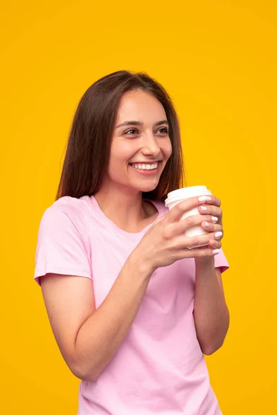 Mujer feliz con taza de café —  Fotos de Stock