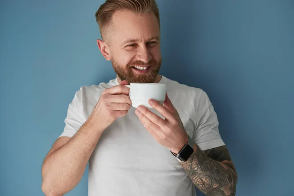 Happy man enjoying cup of coffee — Stock Photo, Image