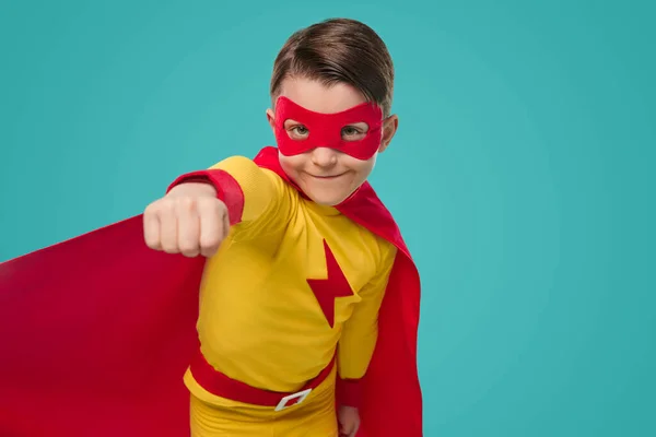 Fearless superhero kid ready for fight — Stock Photo, Image