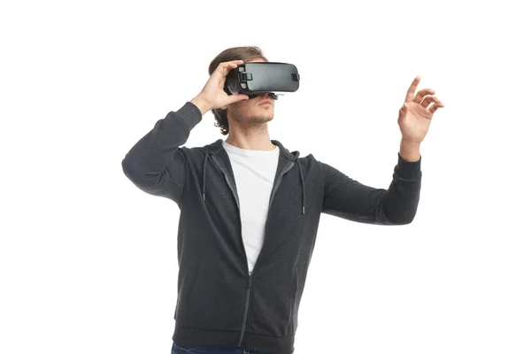 Homem em óculos VR tocando ar — Fotografia de Stock
