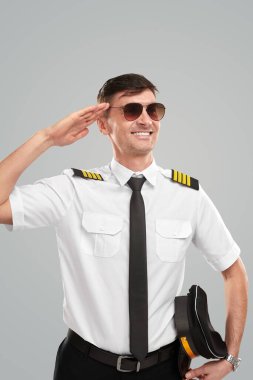 Selamla gülümseyen pilot.
