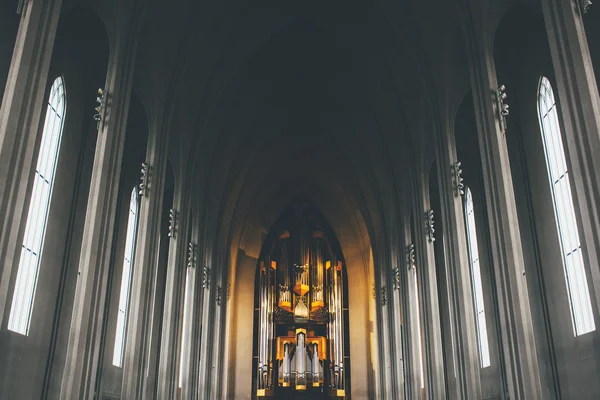 Interior da igreja Hallgrimskirkja em Reykjavik, Islândia . — Fotografia de Stock