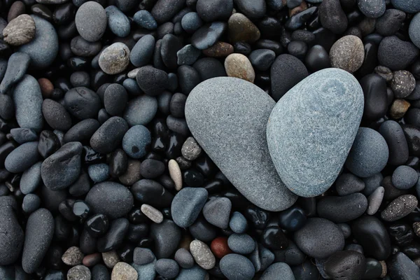 Сірі камені у формі серця — стокове фото