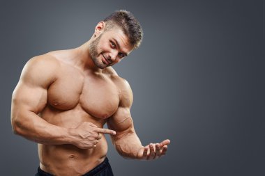 shirless kaslı adam Kopyala yer tutan