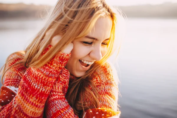 Fechar hipster menina feliz — Fotografia de Stock