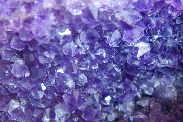 Κοντινό Πλάνο Raw Amethyst Purple Πρωτότυπο Κρύσταλλο Πέτρα — Φωτογραφία Αρχείου