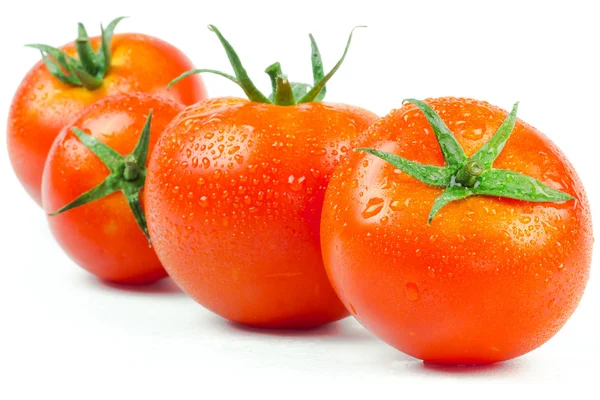 Des tomates. Entier et demi isolé sur blanc — Photo