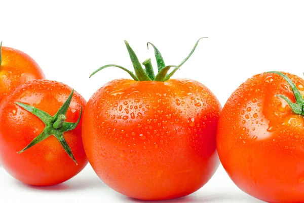 Pomodori. Intero e mezzo isolato su bianco — Foto Stock