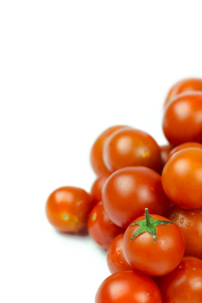 Tomates. Entero y medio aislado en blanco — Foto de Stock