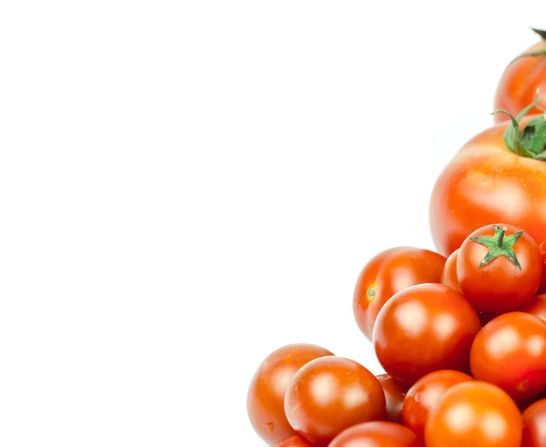 Tomates. Entero y medio aislado en blanco — Foto de Stock