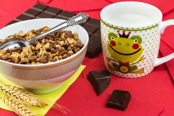 朝食の背景, フルーツ, チョコレートとテーブルの上シリアル — ストック写真