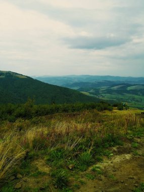 Karpat Dağları, yukarıdan vadiye manzara