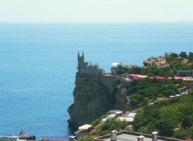 Dağın kenarından Kırlangıç Yuvası