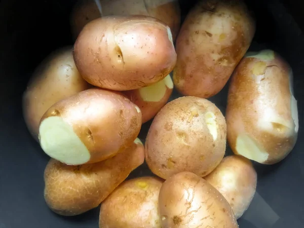 Uma Panela Preta Cozinhou Batatas Pele — Fotografia de Stock