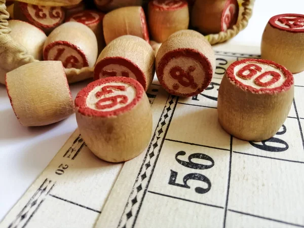 Altes Lotto Brettspiel Mit Holzfässern Und Karten — Stockfoto