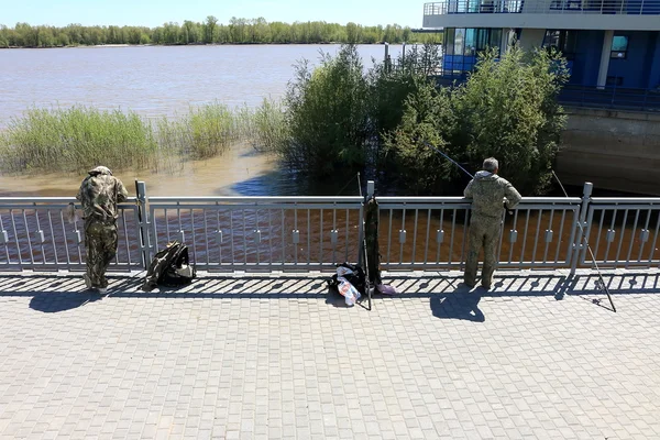 Balıkçılar Waterfront şehrin Nehri üzerinde