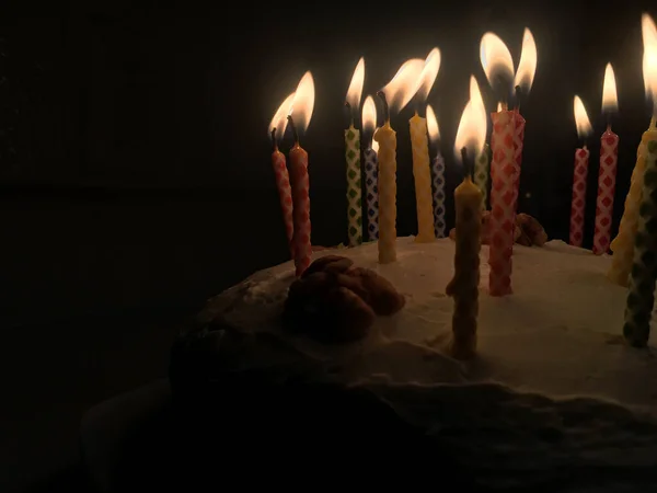 Tarta Cumpleaños Con Velas Encendidas —  Fotos de Stock