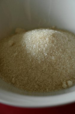 Baston şekerli beyaz tabak.