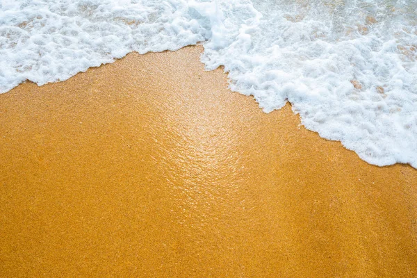 Голубая Океанская Волна Чистом Песчаном Пляже — стоковое фото