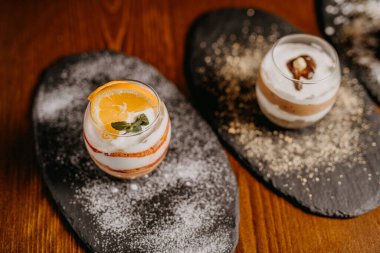 Kahve ve şarapla nefis bir pasta.