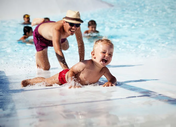 I poolen — Stockfoto