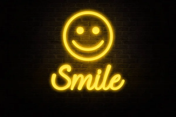 Luzes Néon Abstratas Emoji Sorridente Parede Com Luzes Brilhantes Conceito — Fotografia de Stock