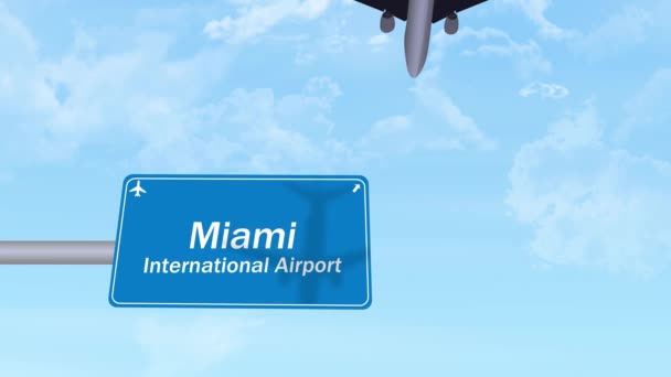 Miami International Airport Landing Signboard Warna Biru Dengan Pesawat Melewati — Stok Video