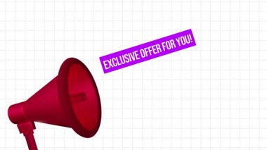 Beyaz fon 4K animasyon satışları ve tanıtım konsepti tasarımında megafonla özel teklif sunumu
