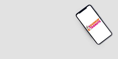 Yazmak için ücretsiz kopyalama alanı olan Dunkin Donuts mobil uygulaması, editoryal afiş