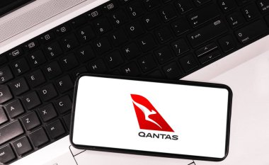 Qantas logosu dizüstü bilgisayarın klavyesinde görüntülendi