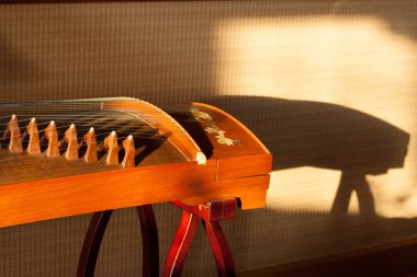 Shine of Guzheng clipart