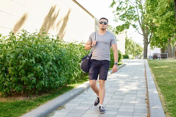 Young Muscular Man Sunglasses Shorts Walks Road — Stock Photo, Image
