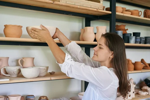 Woman Artisan Ceramist Puts Rack Bowl Handmade Clay — Stock Photo, Image