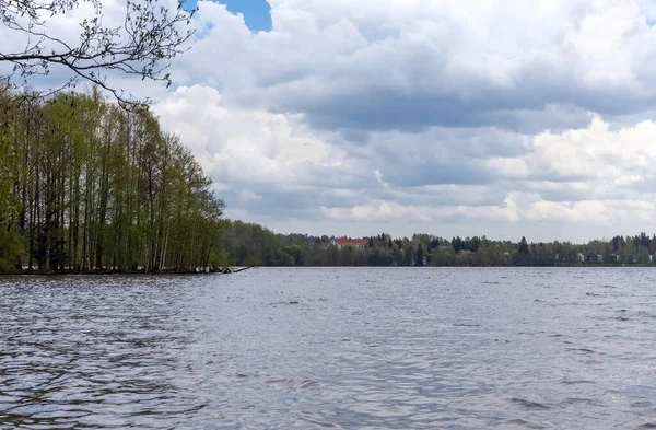 Nuvole Sul Lago Prima Della Pioggia Del Temporale Sfondo Estivo — Foto Stock