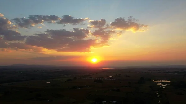 Gökyüzünde ŞAMPİLİ GÜNEŞ