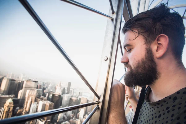 Man taking selfie over New York — Stock Photo, Image