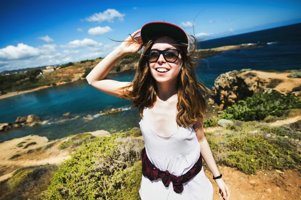 Female tourist takes travel selfie — Stock Photo, Image