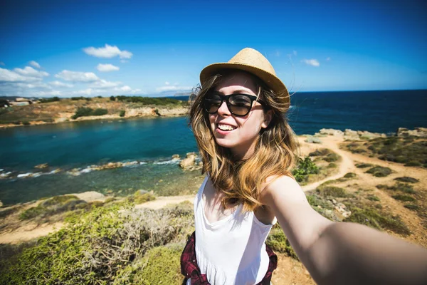 Kadın turizm seyahat selfie alır